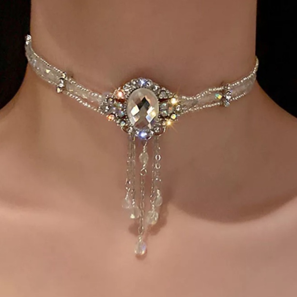 🌟 Gorgeous Crystals Tassel Chocker Necklace